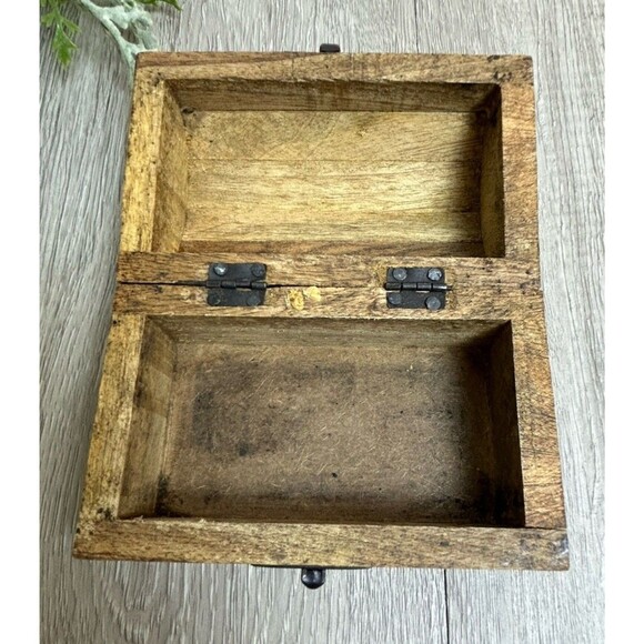 Vintage Carved Wooden Keepsake Box Treasure Chest Trinket Box Hinged Lid - Picture 3 of 10